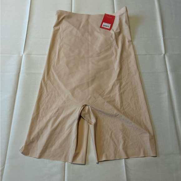 NWT SPANX Thinstincts High Waisted Mid-Thigh Shorts Nude Shapewear Size XL - Picture 3 of 7